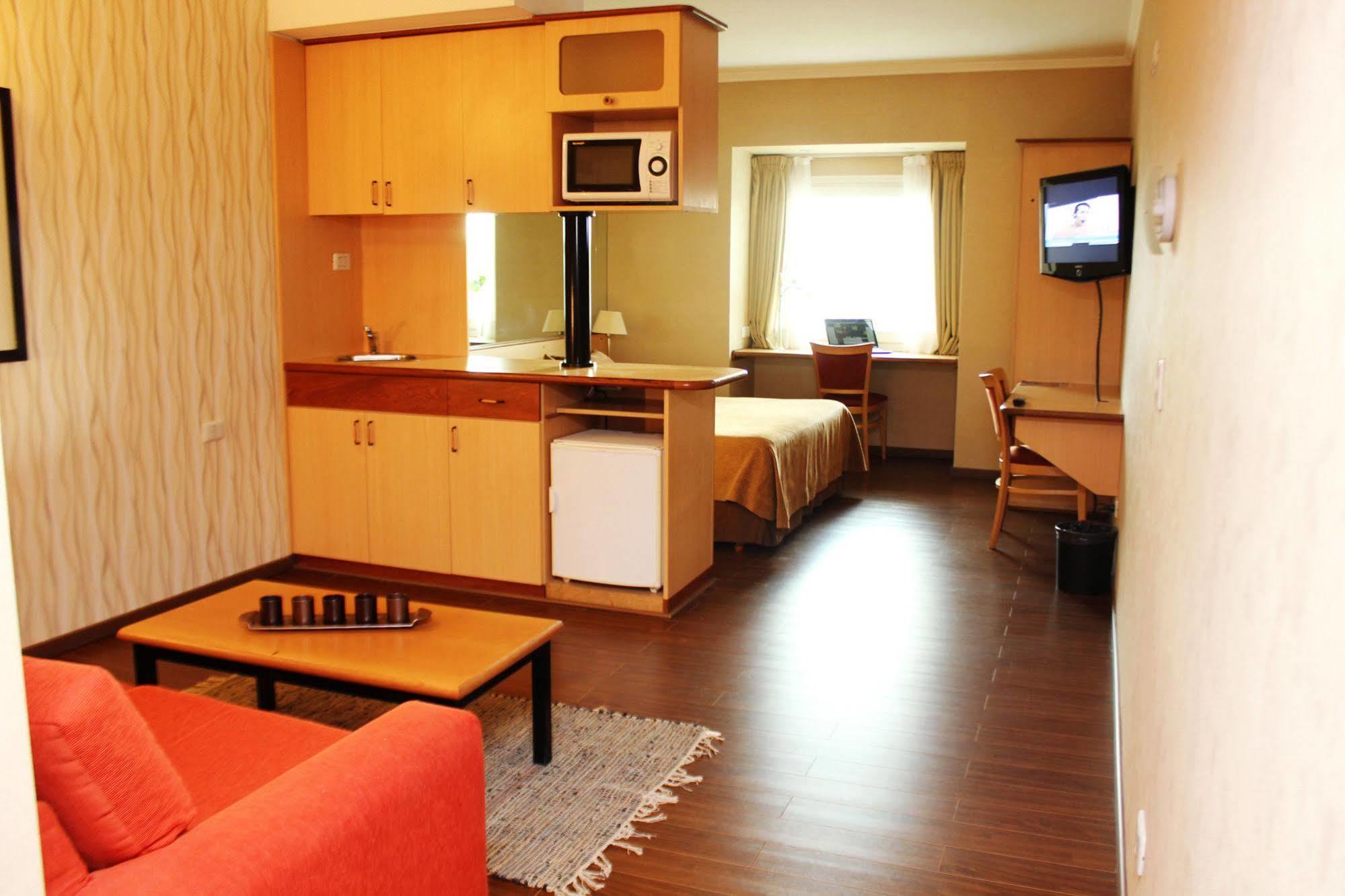 בואנוס איירס Hotel Aeroparque Inn & Suites מראה חיצוני תמונה