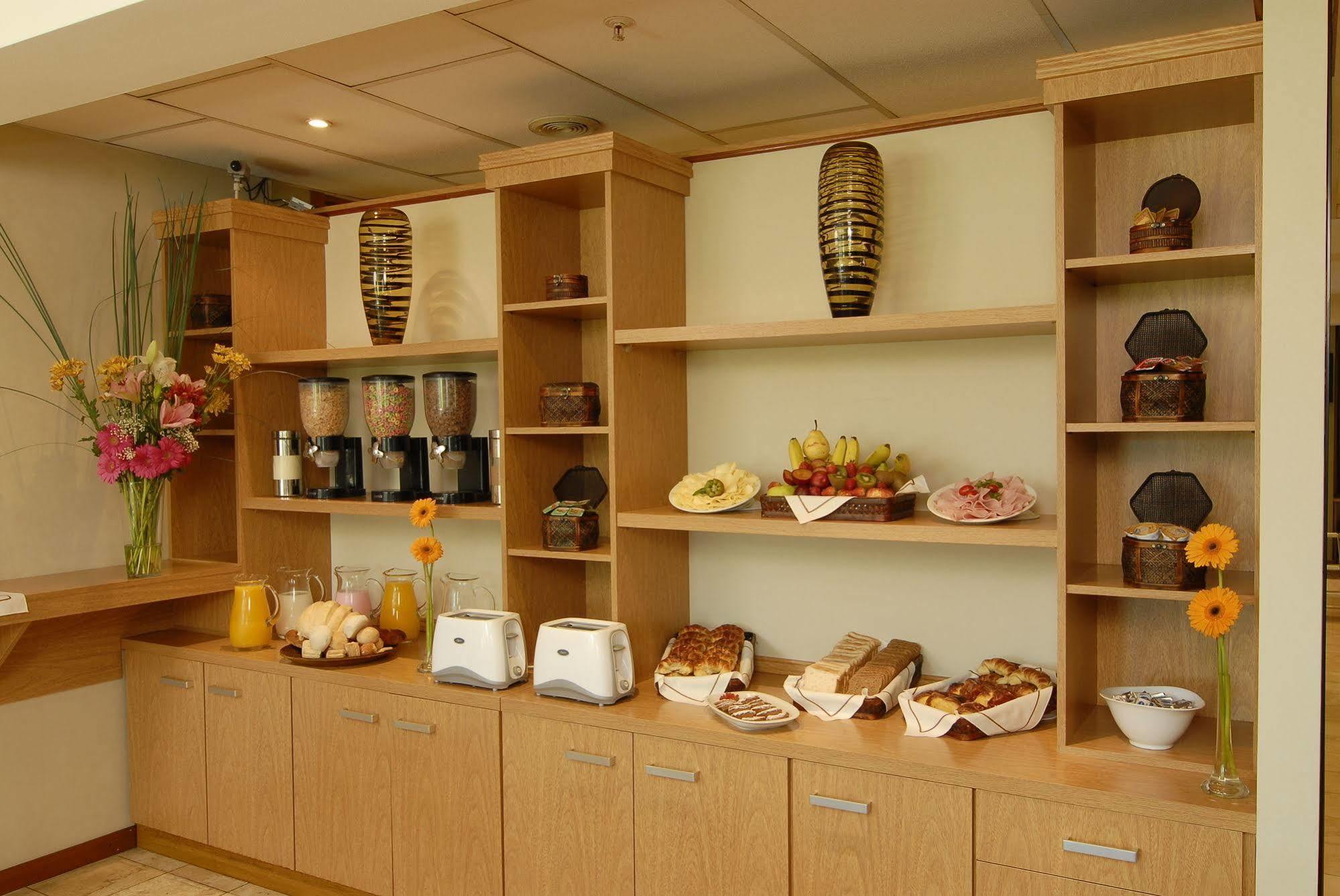 בואנוס איירס Hotel Aeroparque Inn & Suites מראה חיצוני תמונה