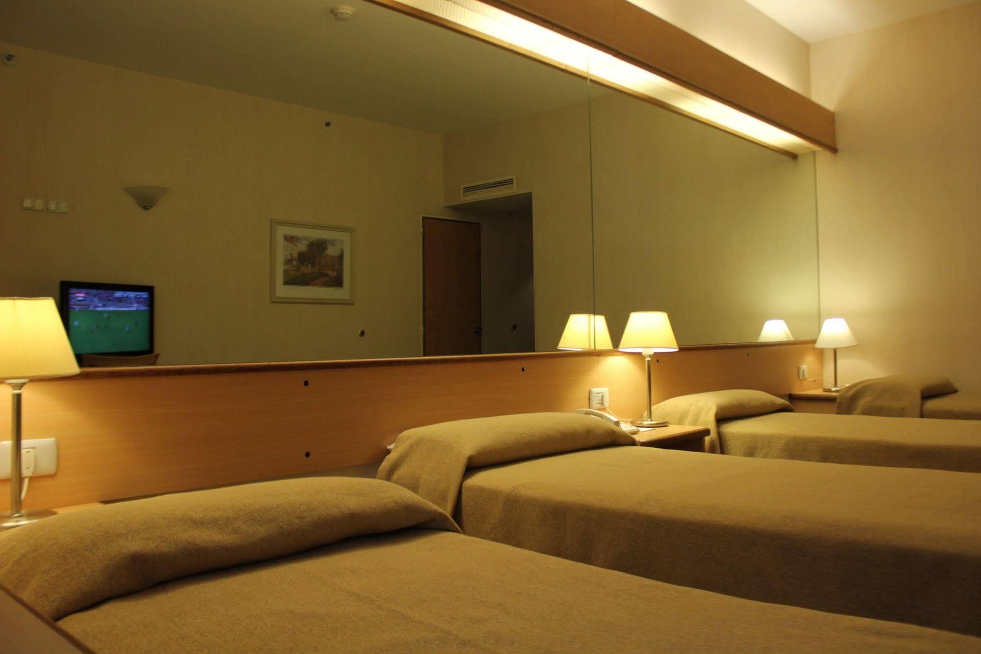 בואנוס איירס Hotel Aeroparque Inn & Suites מראה חיצוני תמונה