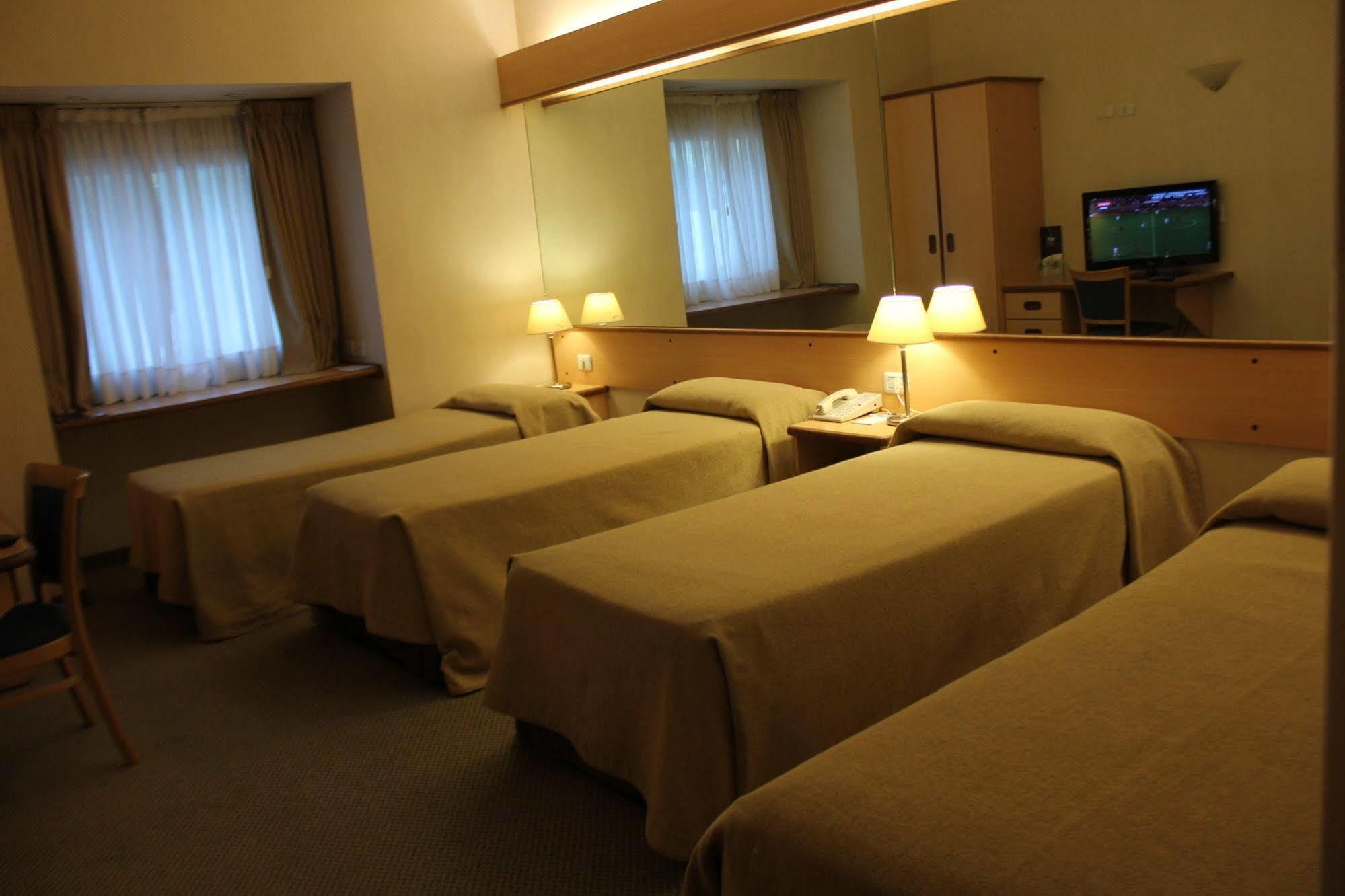 בואנוס איירס Hotel Aeroparque Inn & Suites מראה חיצוני תמונה